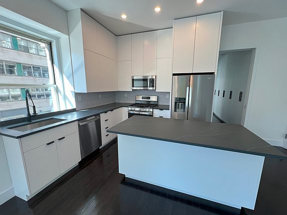 3rd image of 31 Union Sq W #2AB