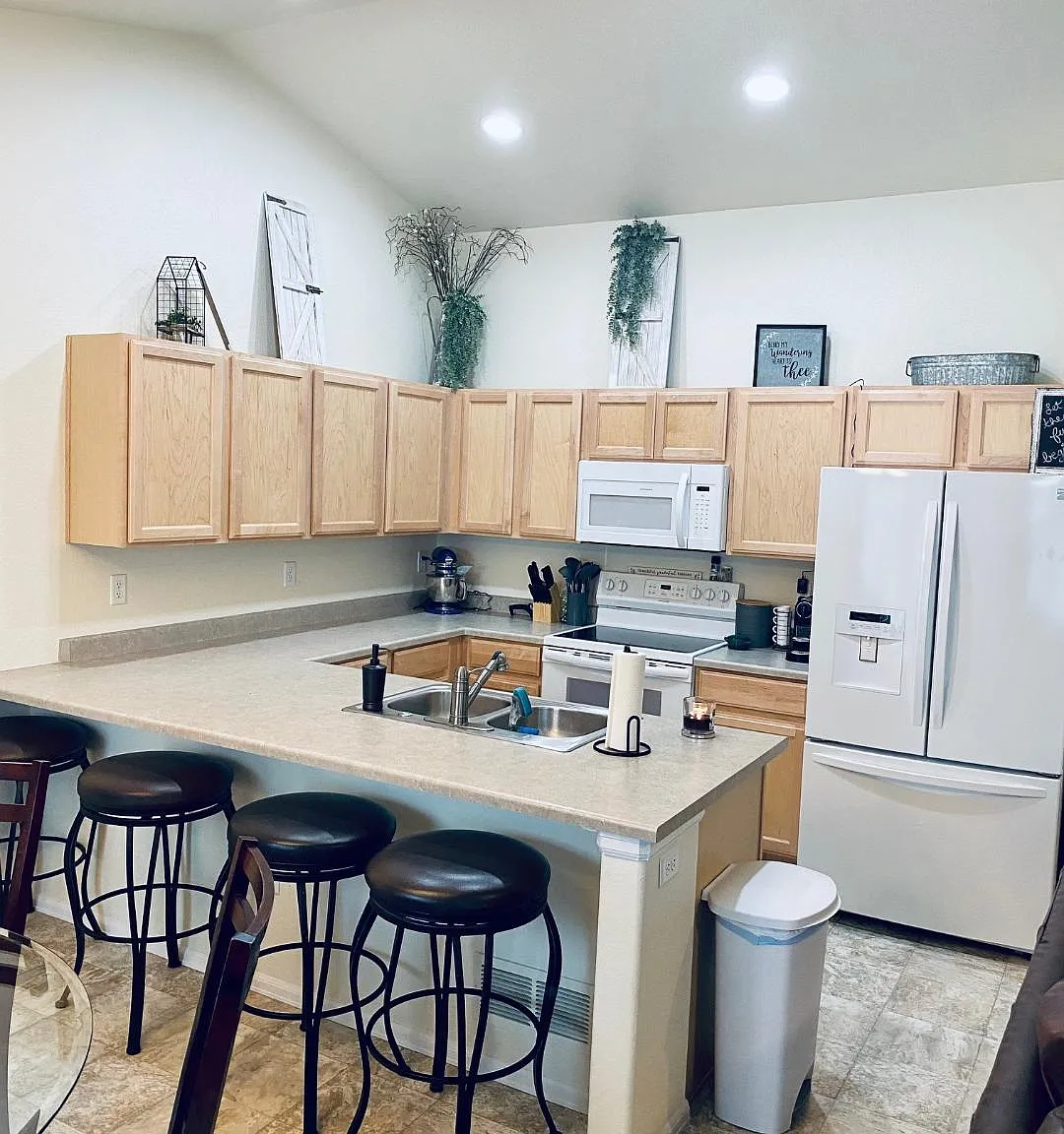 3 bed, 2416 sqft, $2,550 — Photo 4