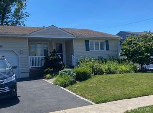 95 Jeffery Rd, Colonia, NJ 07067
