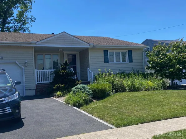 95 Jeffery Rd, Colonia, NJ 07067