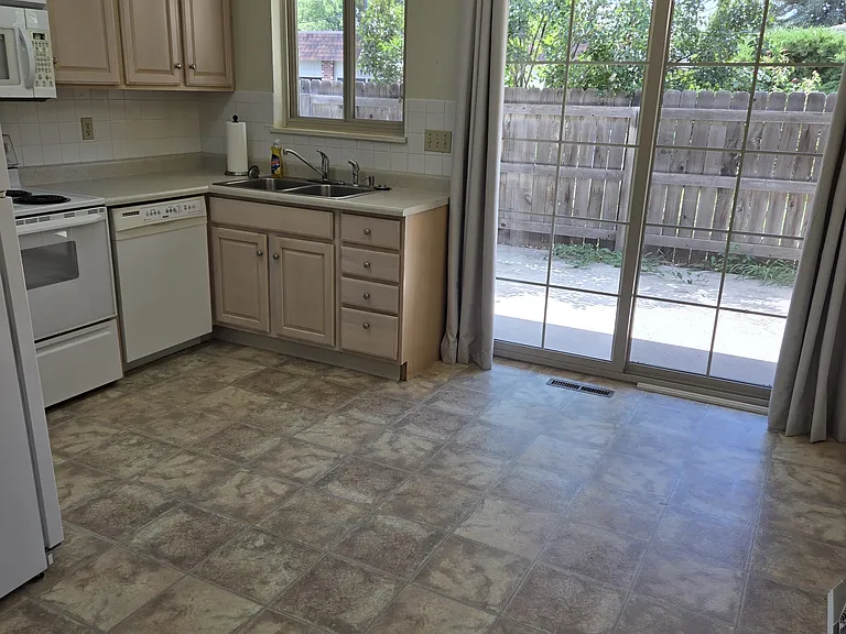 414 E Thunderbird Dr #1 — Photo 3