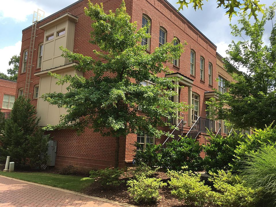 End unit, private and quiet