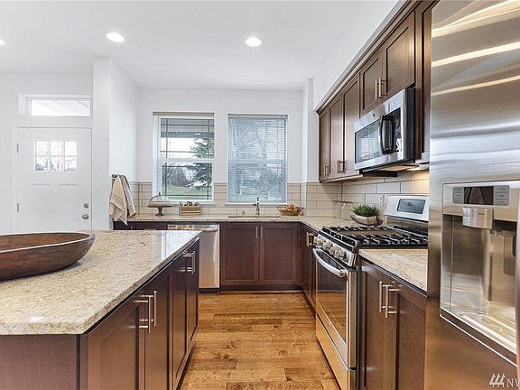 Stainless appliances (included)