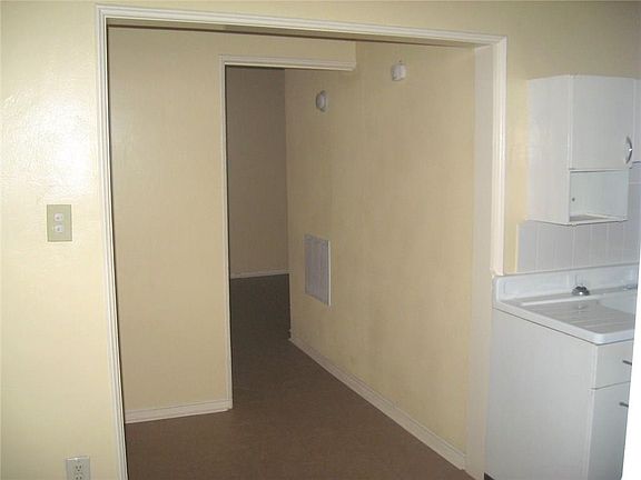5th image of 145 Brown St APT A