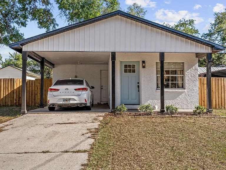112 W Stanley St — Photo 1
