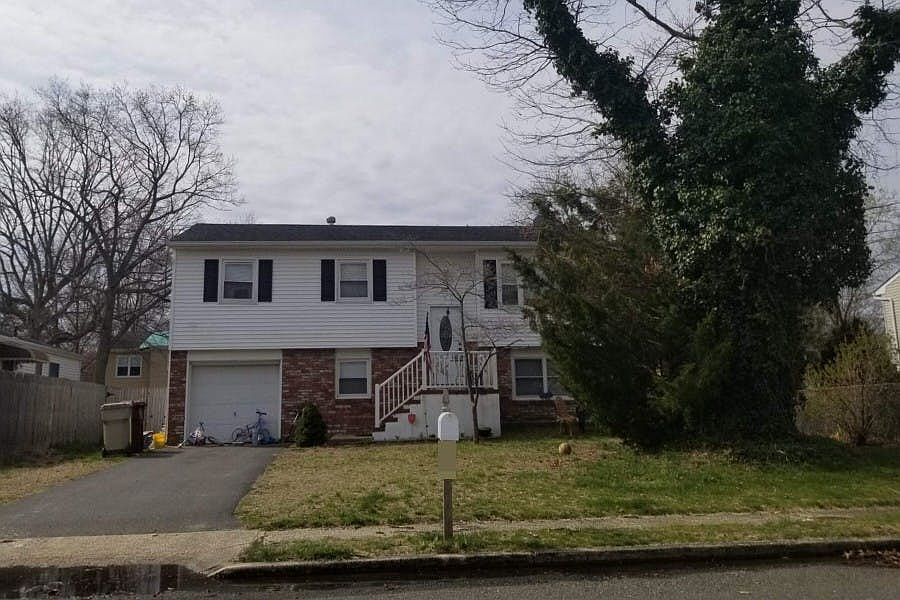 1st image of 240 Bayville Ave