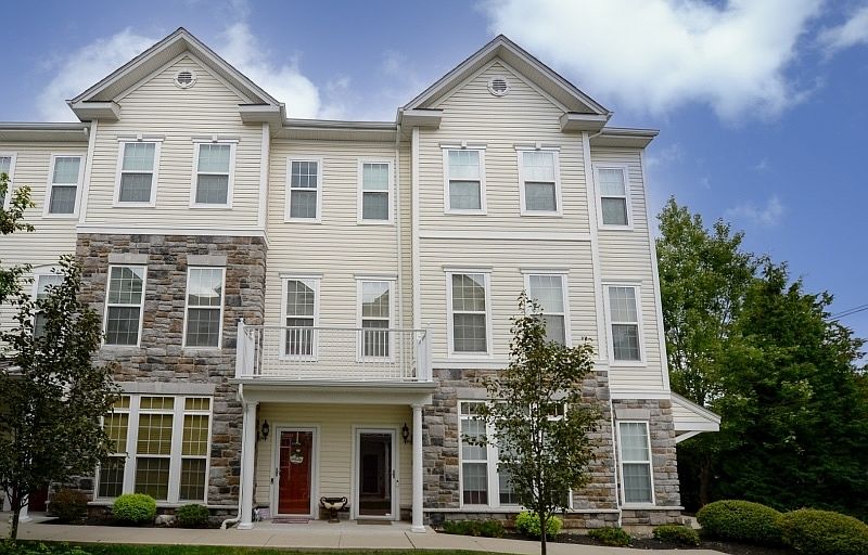 1st image of 5 Holly Ln
