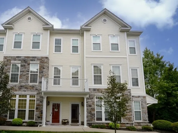 5 Holly Ln, Garfield, NJ 07026