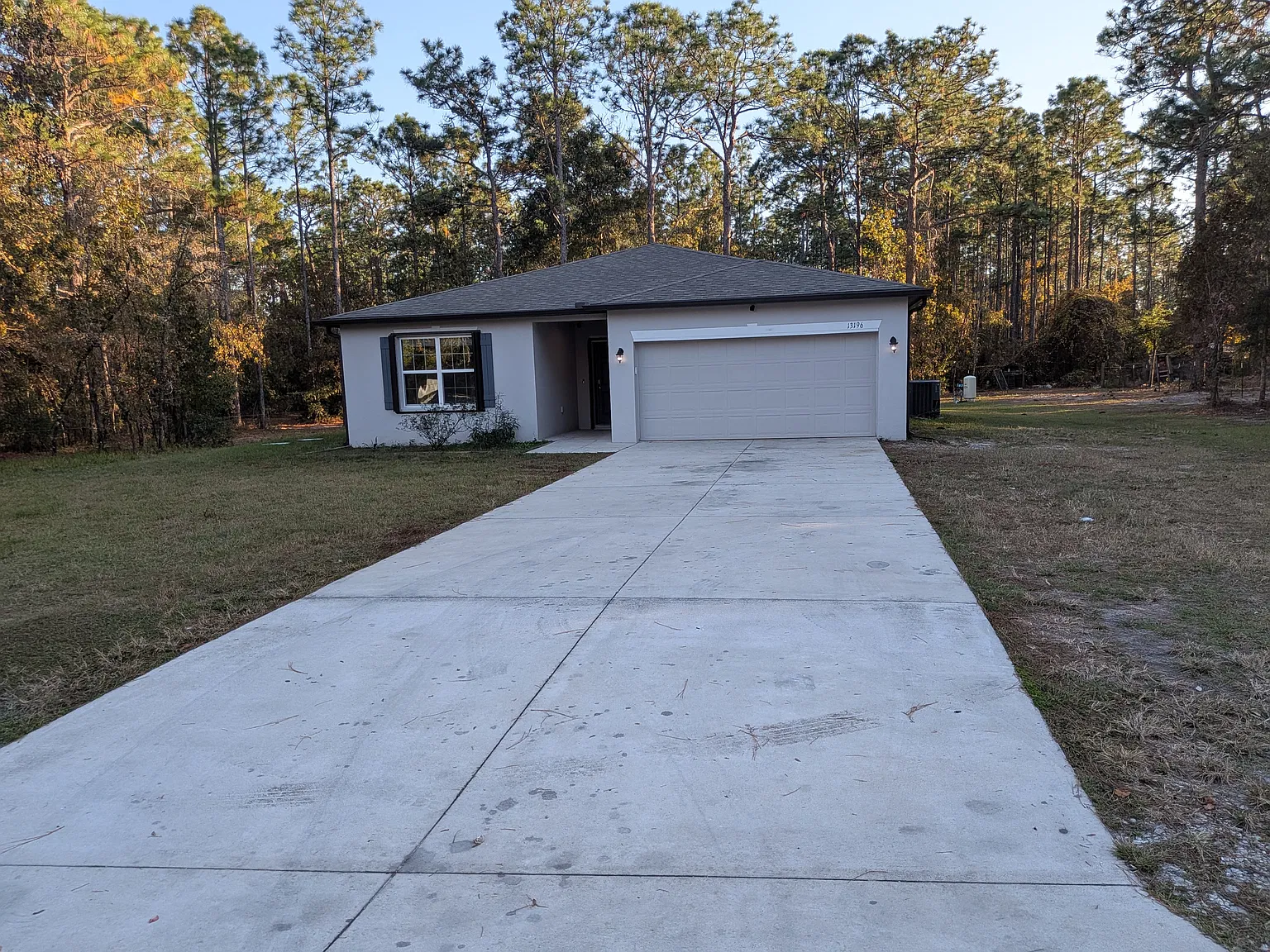 Nice 4/2 On Half Acre In Weeki Wachee — Photo 1