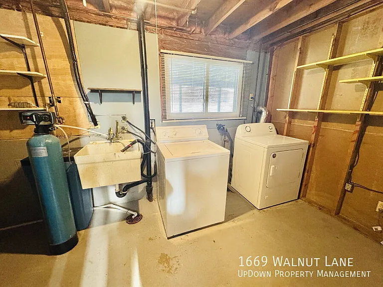 1669 Walnut Ln — Photo 22