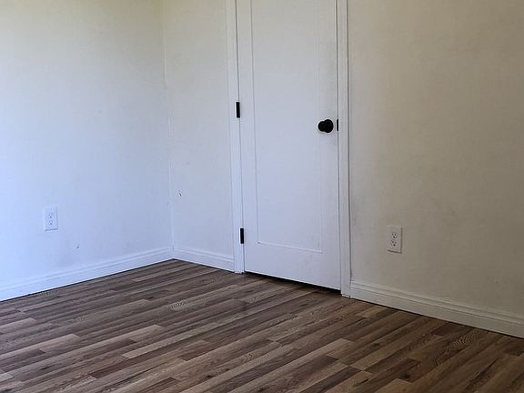 4th image of 1518 1/2 Scott Ave #1463