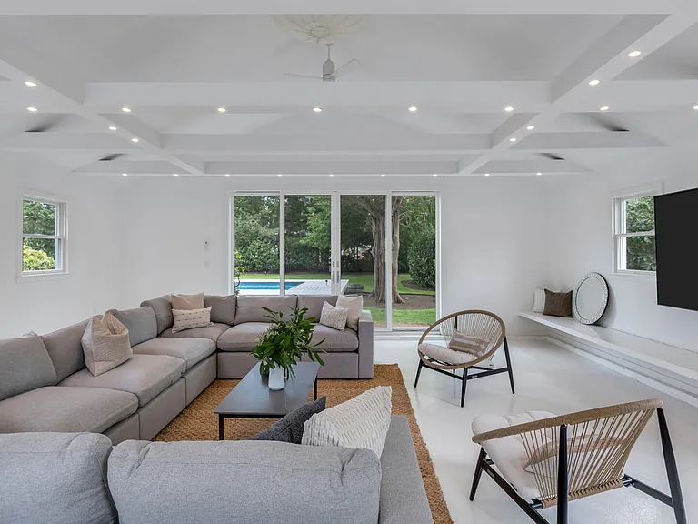 10 Barsdis Ln — Photo 32