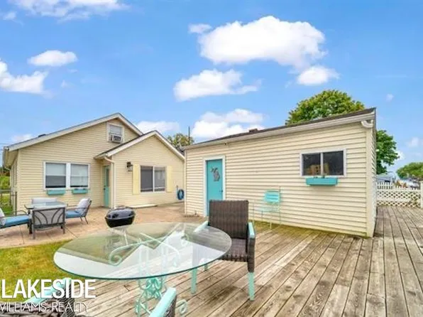 37861 Elm Ln, Harrison Township, MI 48045