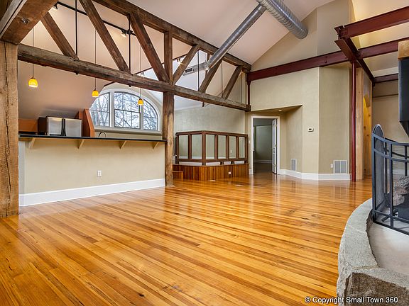 3rd image of 231 Main St #Penthouse W