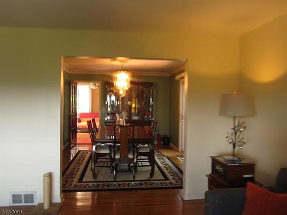 5th image of 63 Garfield Ave