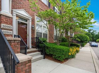 16966 Farmington Rd #16, Livonia, MI 48154