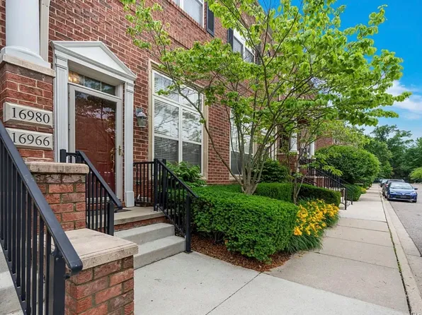 16966 Farmington Rd #16, Livonia, MI 48154