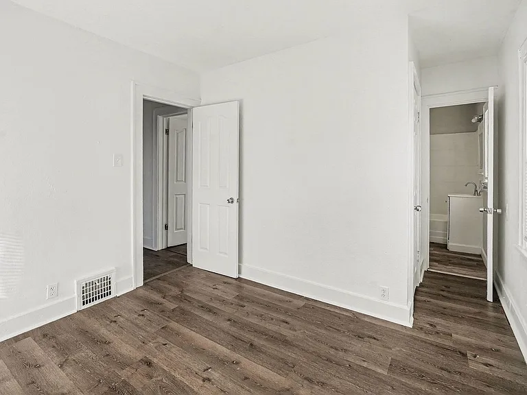 2421 E 67th Ter — Photo 7