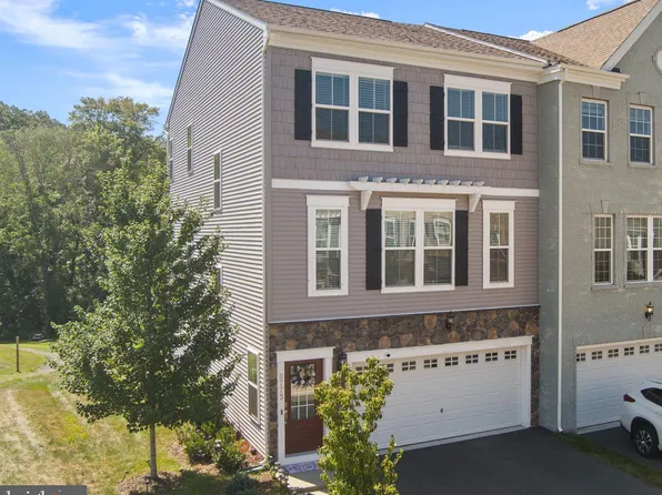 8773 Elsing Green Dr, Manassas, VA 20112