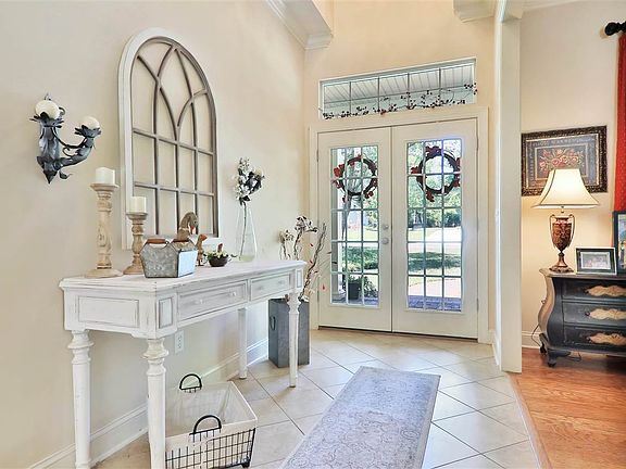 3rd image of 1751 Colonial Dr