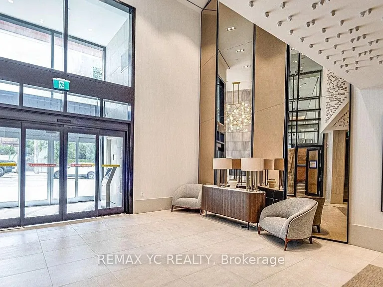 2020 Bathurst St #721 — Photo 10