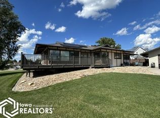 609 W 12th St, Tama, IA 52339