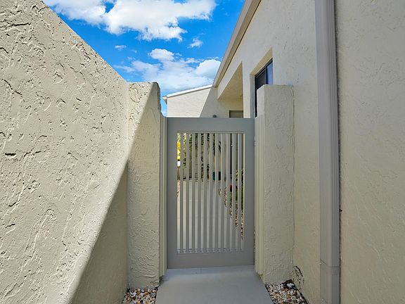 4th image of 855 NW 22nd Ave