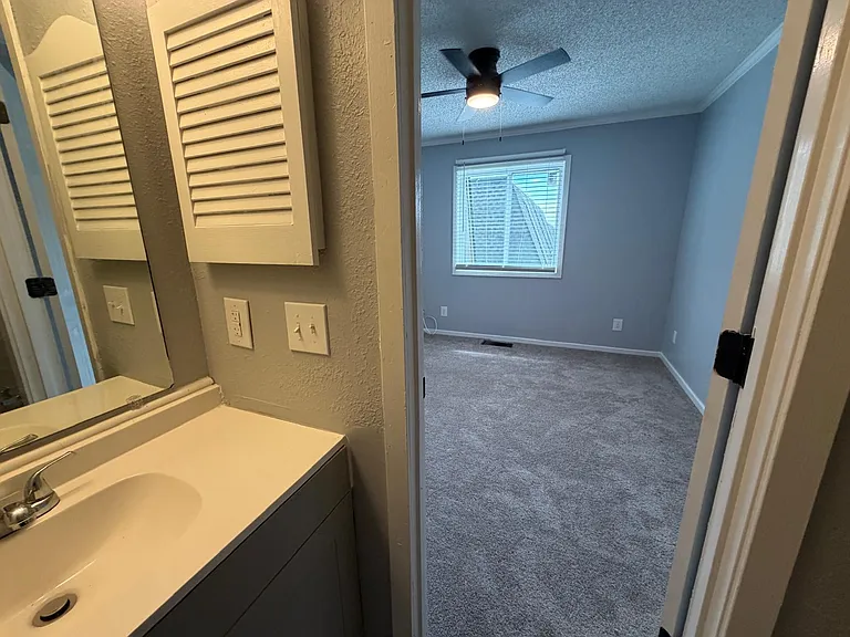 31 Canterbury Ct — Photo 32