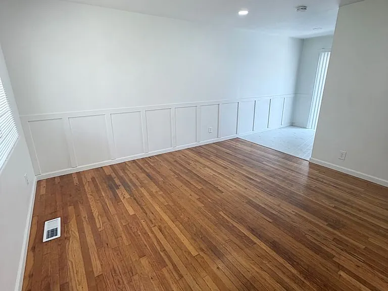 2622 S Green St — Photo 2