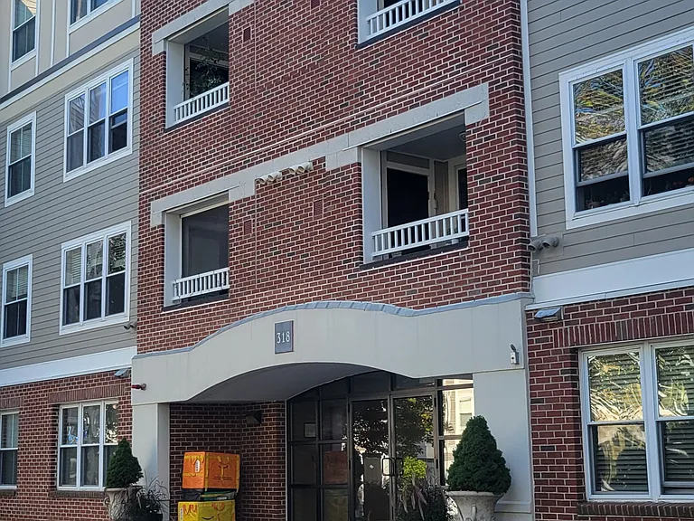 318 Rindge Ave — Photo 1
