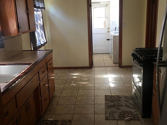 4th image of 923 N Dalton Ave