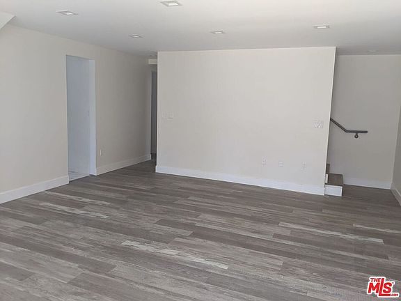 3rd image of 1622 S Carmelina Ave