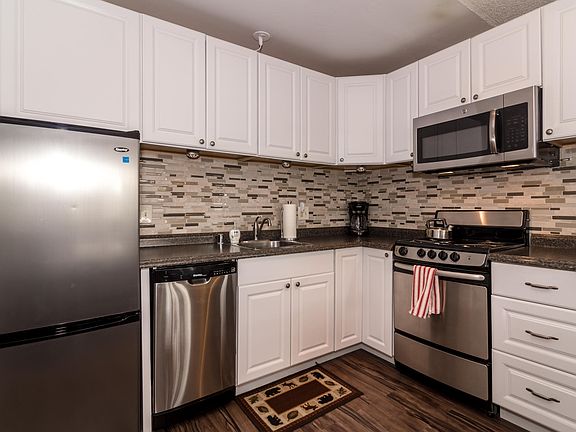2nd image of 471 Hi Country Dr #6-9