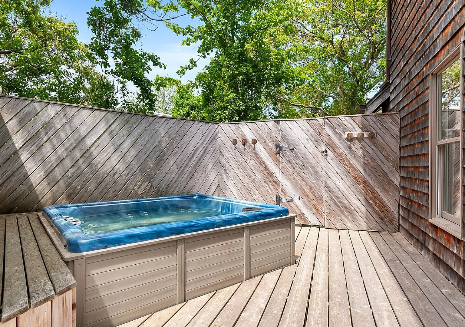 Outdoor Dining & Entertaining Spaces, Expansive Deck, Ocean Beach — Photo 3