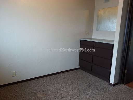 2nd image of 957 Hilyard St APT 4