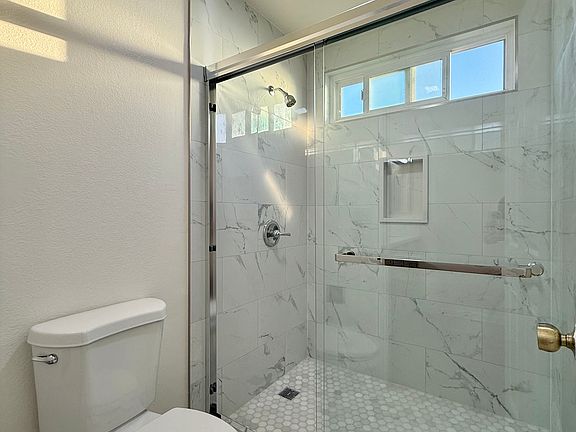 5th image of 4825 Scotia St