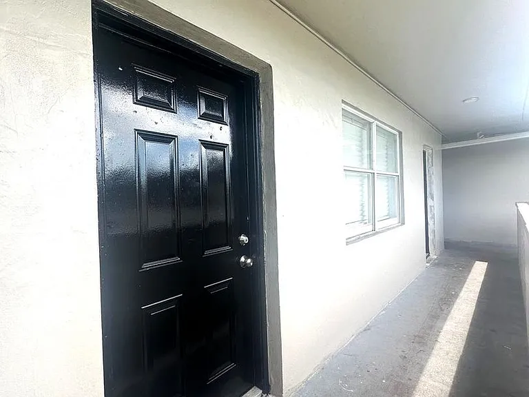 1545 NW 8th Ave — Photo 16