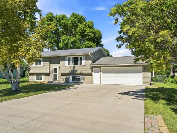 543 Crescent Dr, Thompson, ND 58278