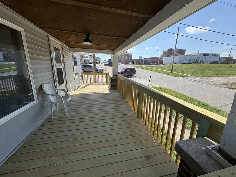 303 W Mills St — Photo 4