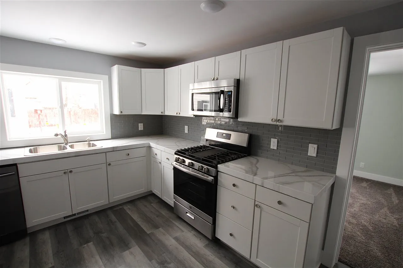 2717 Overhill Rd photo 1