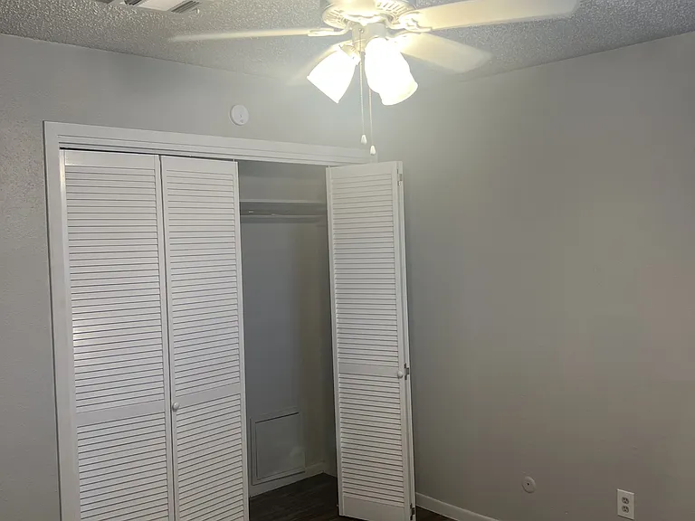 2106 Avenue K #4 — Photo 31