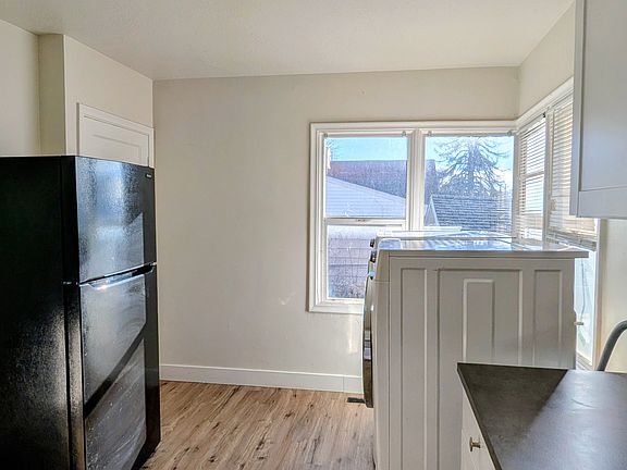 5th image of 426 S Navajo St