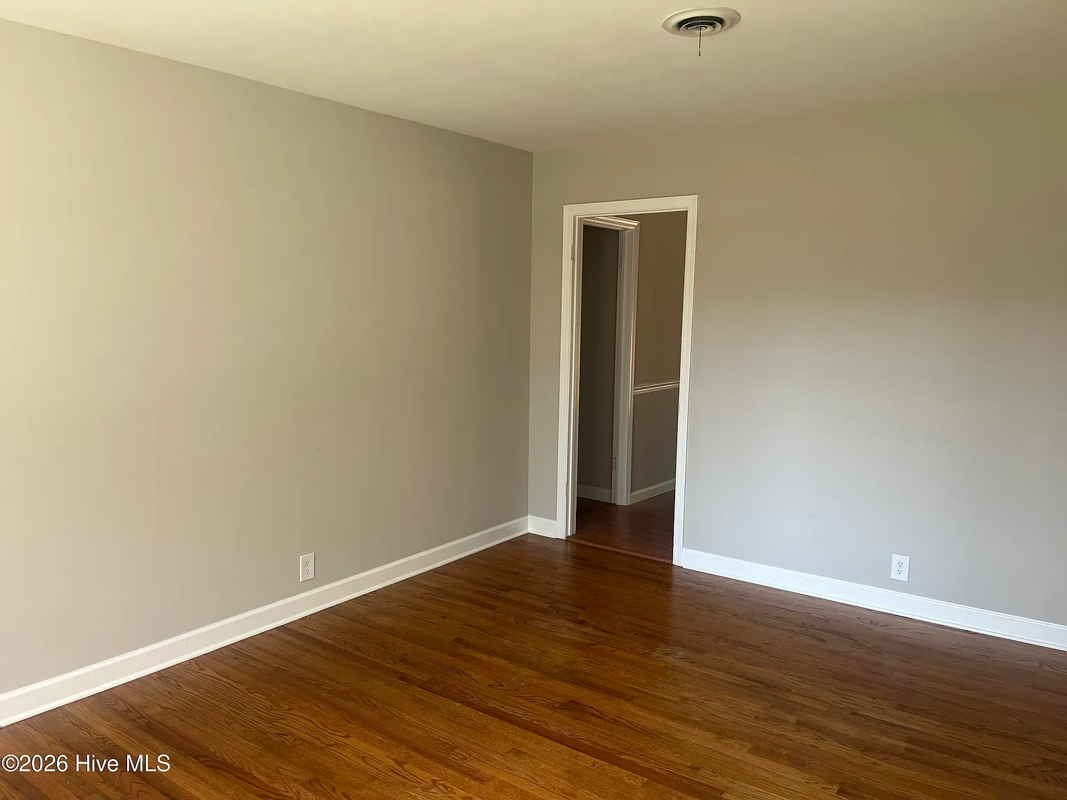 3 bed, 2.0 bath, 1406 sqft, $1,500 — Photo 3