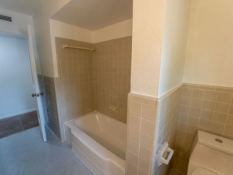 1307 Berkshire Dr — Photo 26