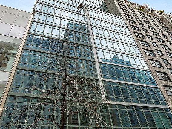 3rd image of 207 E 57th St APT 16B