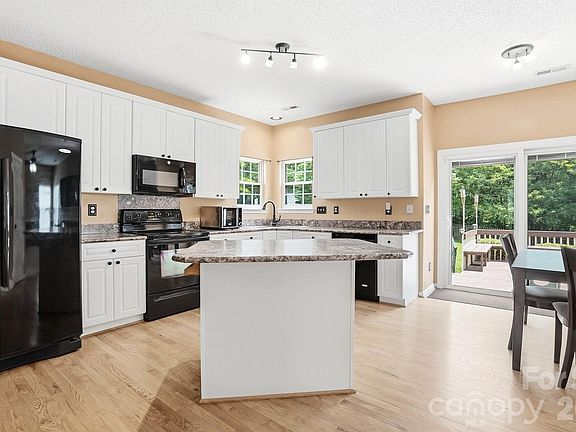 3rd image of 5427 Beaver Creek Ct