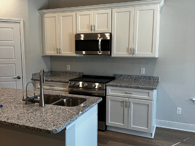 7146 Magnolia Vlg #201 — Photo 4