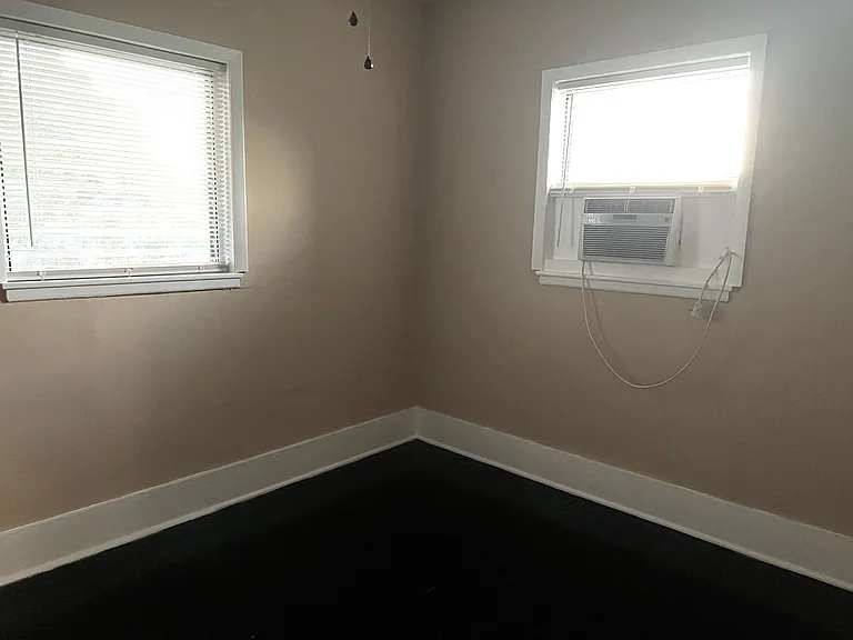 407 Engman St #B — Photo 14