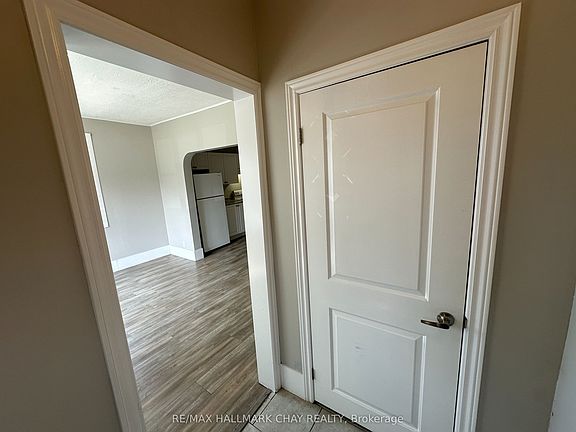 5th image of 270 Moffat St #A