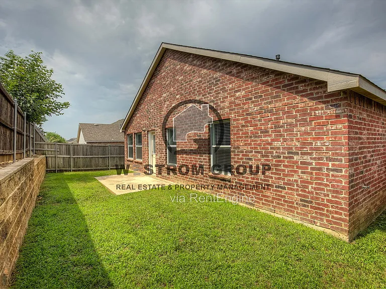 10200 Pear St — Photo 41